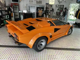 Oldtimer gutachten lamborghini countach seitenansicht rechts