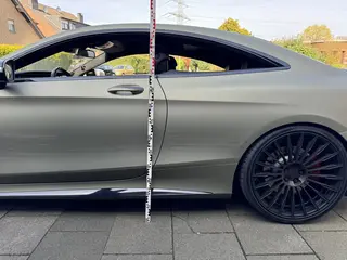 Schadensdetail mercedes s coupe seitenschaden tuer messlatte