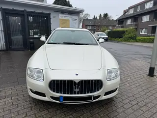Fahrzeugbewertung maserati quattroporte weiss frontansicht