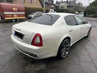 Fahrzeugbewertung maserati quattroporte weiss heckansicht schraeg